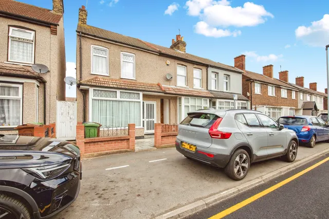 St. Johns Road, Barking, IG11, photo 1