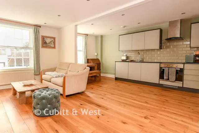 High Street, Dorking, RH4, photo 2