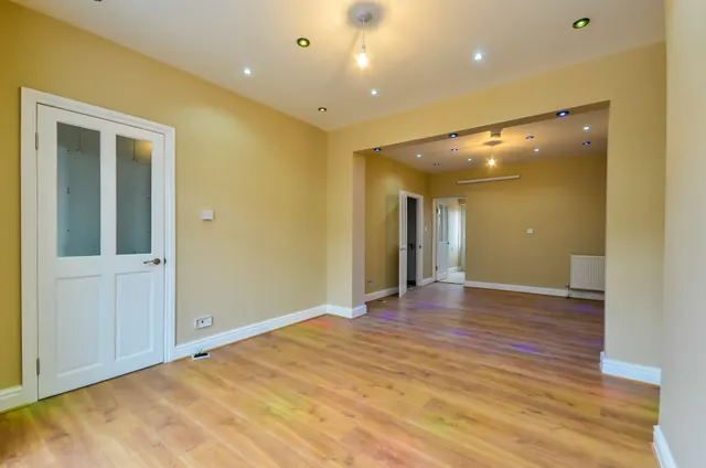 Photo 3 — 106 Mackenzie Road, Beckenham
