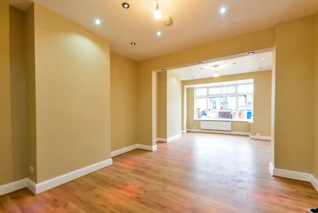 Photo 2 — 106 Mackenzie Road, Beckenham