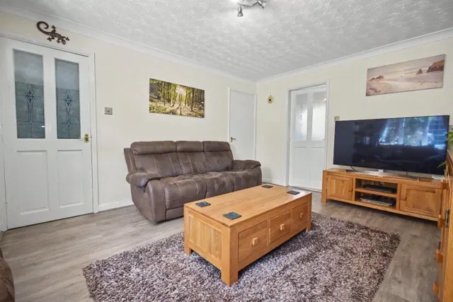 Laithes Court, Wakefield, WF2, photo 3