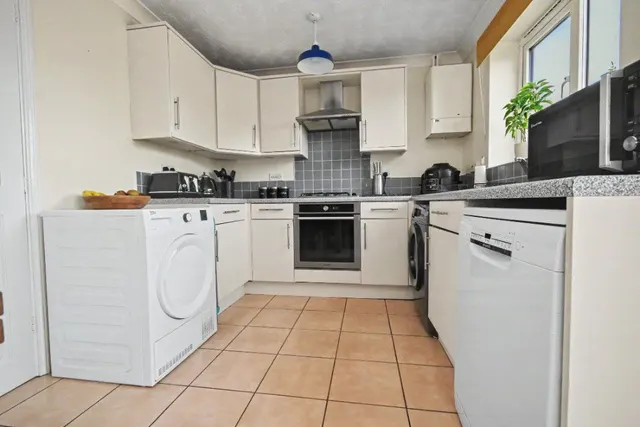 Laithes Court, Wakefield, WF2, photo 2