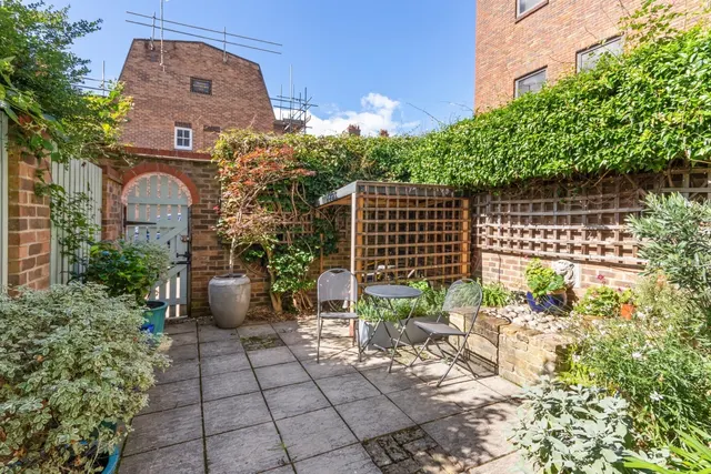 Black Lion Lane, London, W6, photo 3