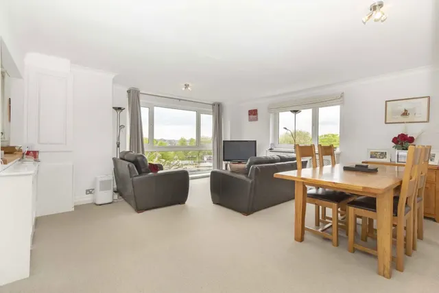 Broom Park, TW11, photo 2