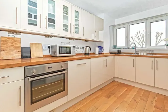 Broom Park, TW11, photo 3