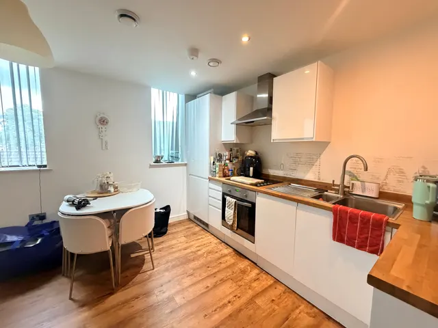 Ashton Lane, Sale M33 6PS, photo 1
