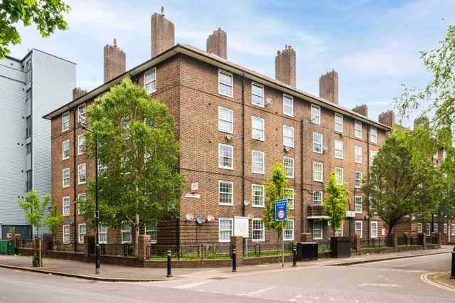 Photo 2 — 9 Rankine House, Bath Terrace, London