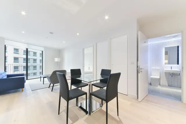 Mercier Court, Royal Wharf, E16, photo 1