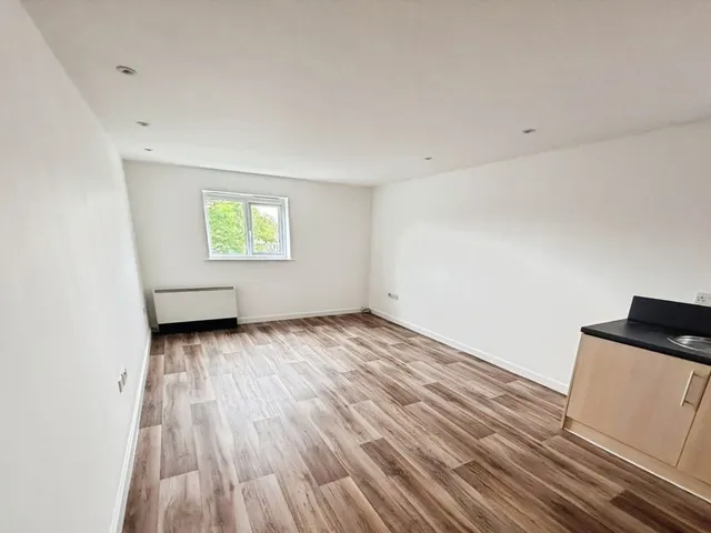 Photo 3 — Hatherley Lane, Cheltenham