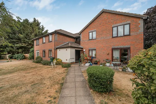 Octavia Way, Staines-up, photo 1