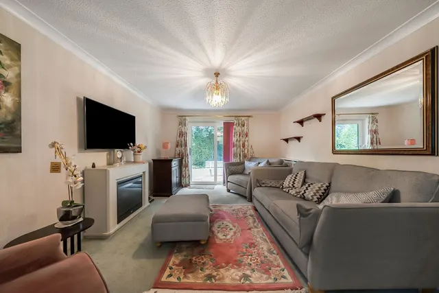Octavia Way, Staines-up, photo 3