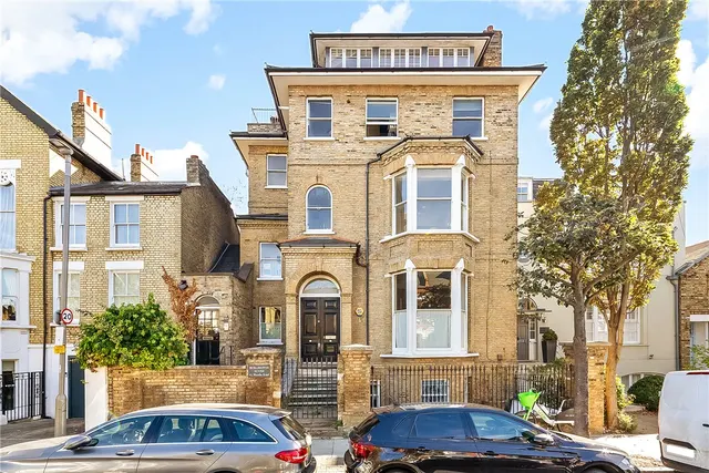 3 bedroom flat, Wandle Road, SW17