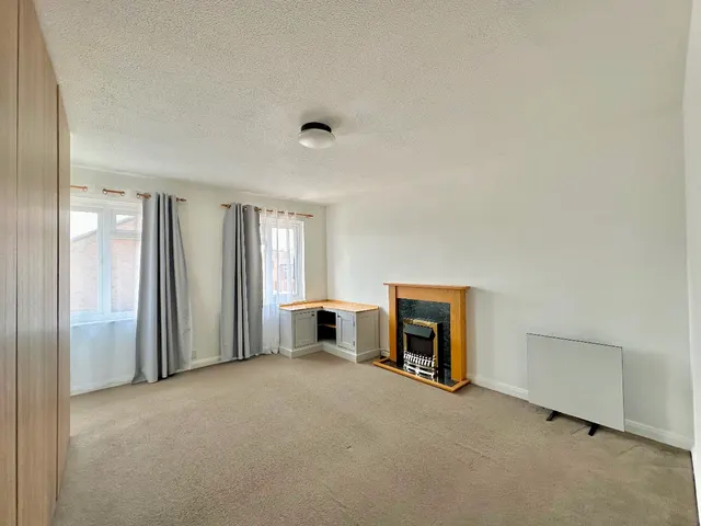 Photo 3 — Juniper Way, Harold Wood.