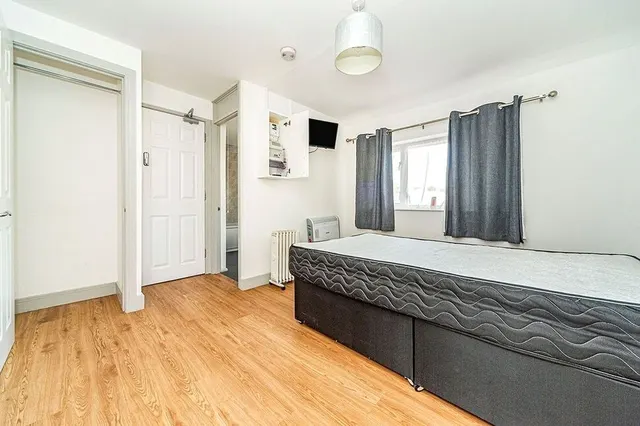 Shephall Way, Stevenage, SG2, photo 2