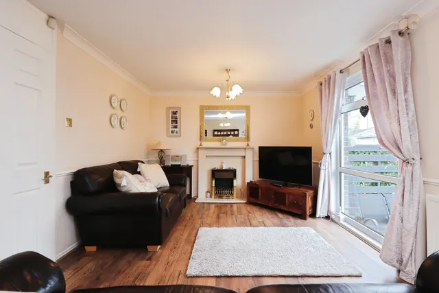 Photo 2 — Lingfoot Crescent, Sheffield