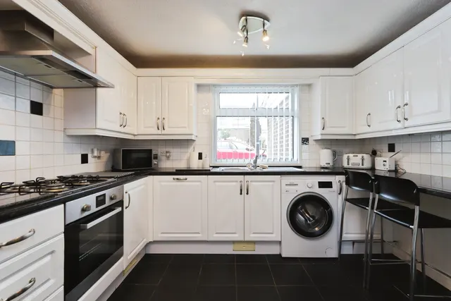 Lingfoot Crescent, Sheffield, photo 1