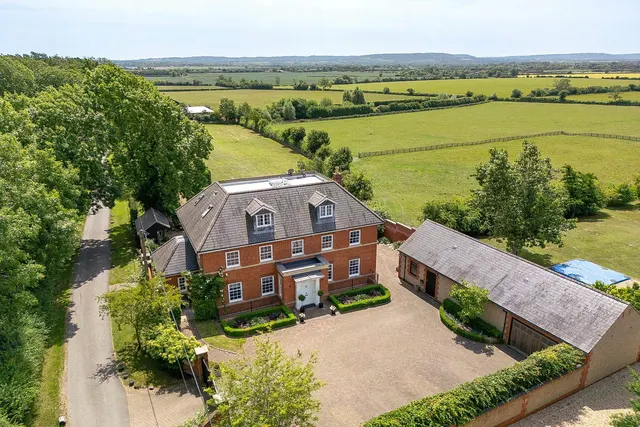 Lodge Road, Crafton, LU7, photo 1