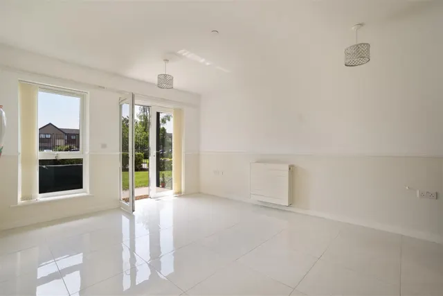 Photo 3 — Flat 1, White Willows, 70, Dyche Road Sheffield, S8 8DS