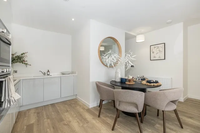 Elmsleigh Road Staines TW18, photo 1