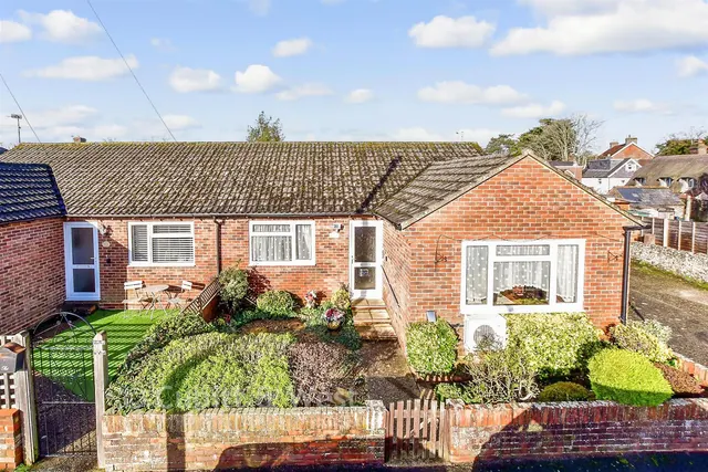 Churcher Road, Westbourne, PO10, photo 1