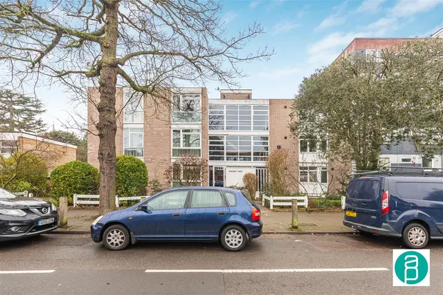 Photo 3 — Victoria Drive, London SW19 6BB
