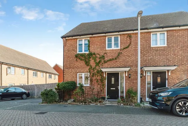 Lawrence Place, Shinfield, RG2, photo 1