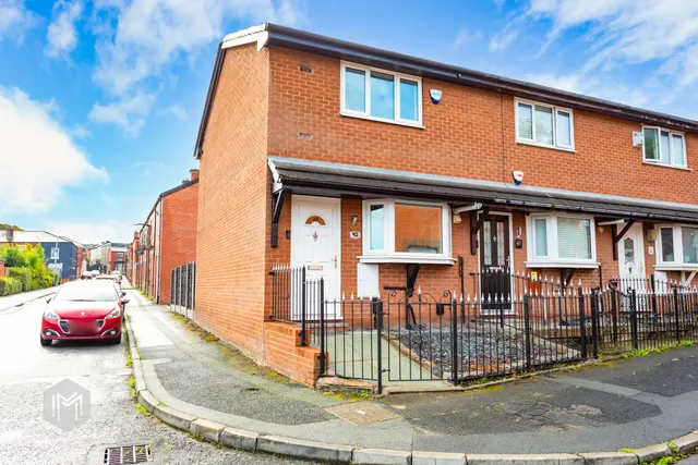 Carlton Street, Farnworth, BL4, photo 1