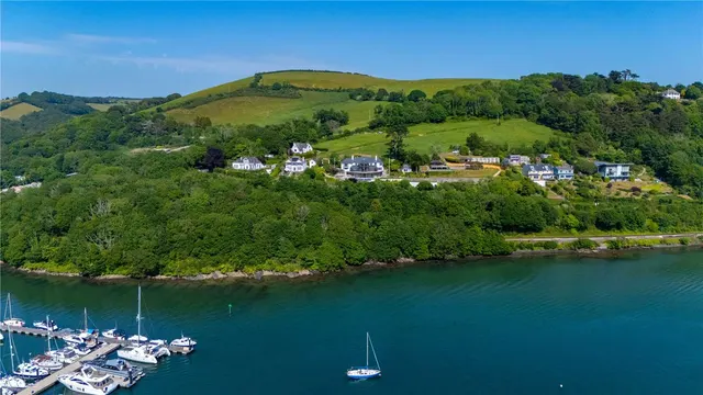 Photo 3 — Bridge Road, Kingswear, Dartmouth, Devon, TQ6 0DZ