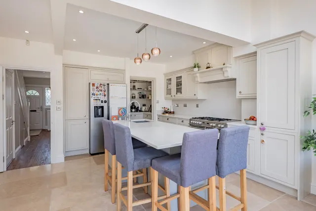 Photo 2 — Oxhawth Crescent, Bromley, BR2