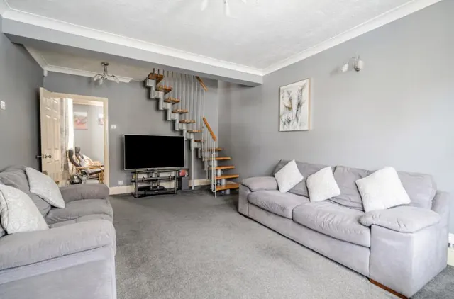 Albany Road, Old Windsor, SL4, photo 3