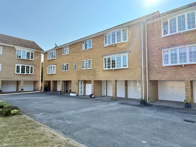 Wetherby ~ Leconfield Court, LS22, photo 2
