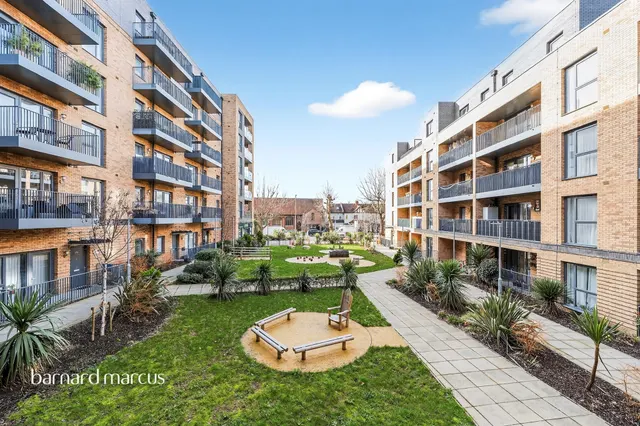 Powdermill Close, New Malden, photo 1