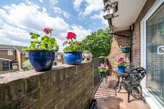 Photo 3 — Heights Close, London, SW20