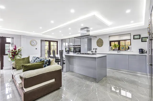 Photo 3 — Hanyards Lane, Cuffley, Herts, EN6 4AT
