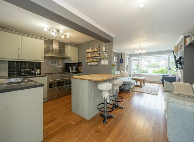 Photo 3 — Elizabeth Gardens, Sunbury-On-Thames, TW16