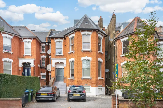 Photo 2 — Flat 1, 25 Christchurch Avenue, London