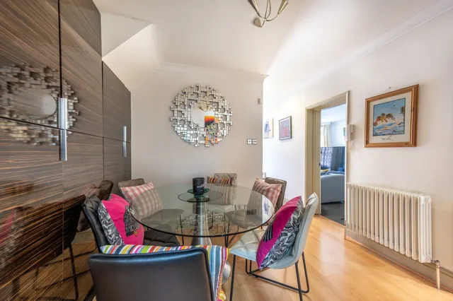 Photo 3 — Flat 1, 25 Christchurch Avenue, London
