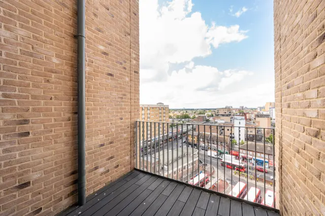 Photo 2 — Showflat 4 (2 bed), Charter Place, Hounslow