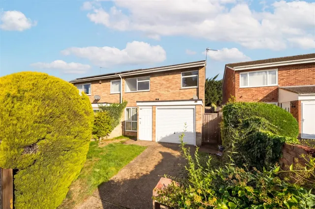 3 bedroom house, Kingsway, Caversham