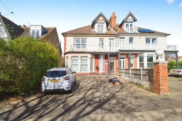 Photo 3 — Cossington Road, Westcliff-On-Sea