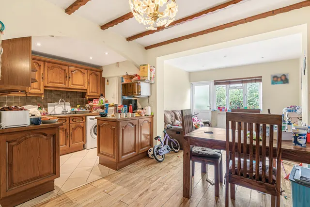 Middle Road, London, SW16, photo 2