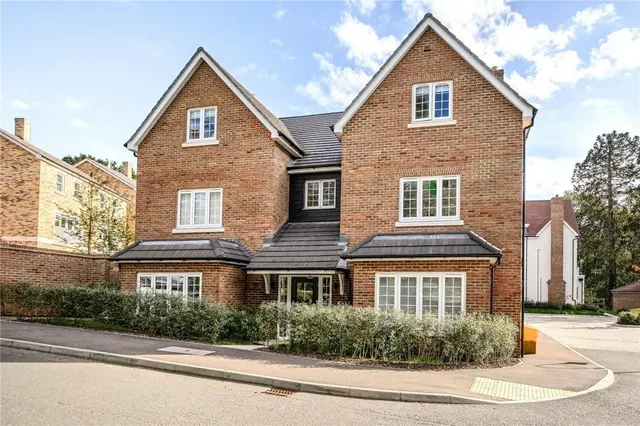 Merrileas Drive, Oxshott, KT22, photo 1