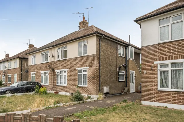 Lyndhurst Gardens, Enfield, photo 1