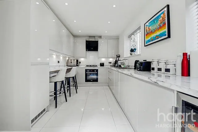 Chippenham Road, Harold Hill, RM3, photo 3