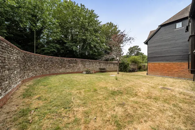 Photo 2 — Palace Gate, Odiham, Hook, RG29 1JZ