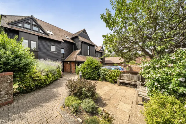 Palace Gate, Odiham, Hook, RG29 1JZ, photo 1