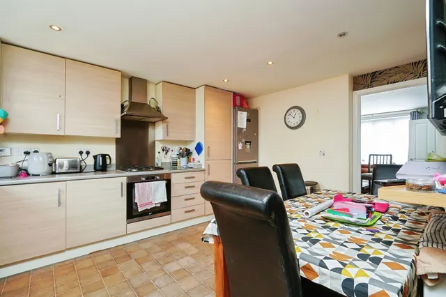 Photo 3 — Greenfinch Road, Didcot