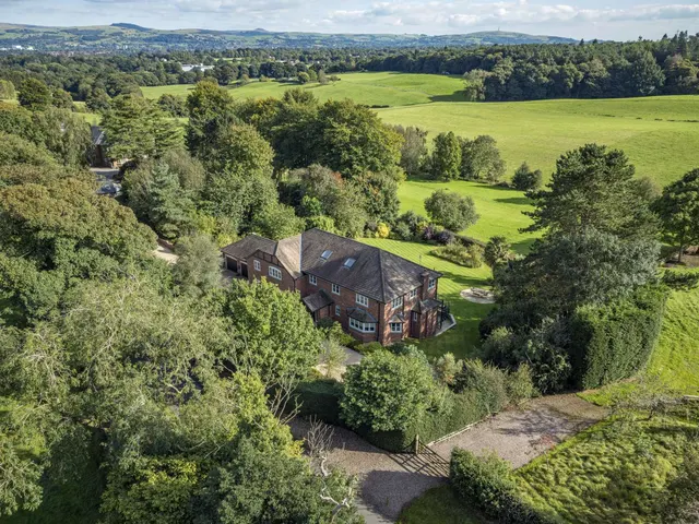 Chelford Road, Prestbury, SK10, photo 1