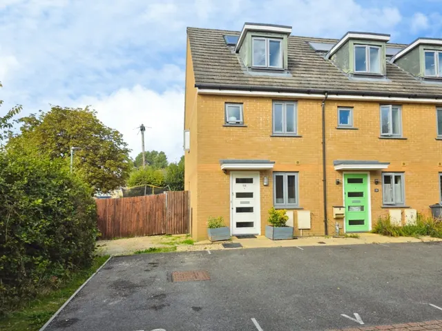 Graces Field, Stroud, GL5, photo 1