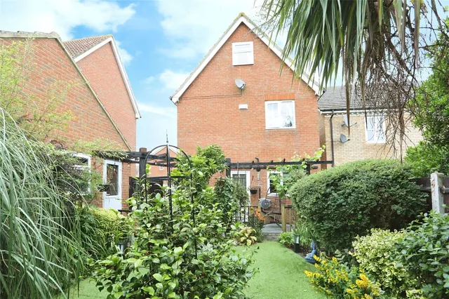 Photo 2 — Mallard Crescent, Iwade, Sittingbourne, Kent, ME9